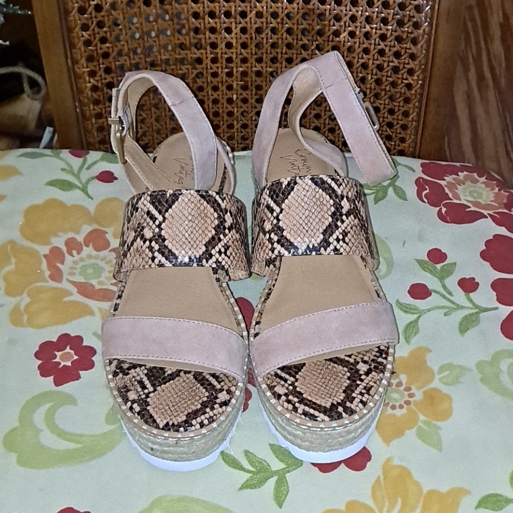 NWOB Crown Vintage  Daylen Espadrille sandel